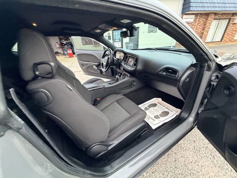 Used 2019 Dodge Challenger SXT image 29