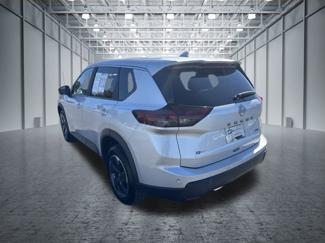 Used 2025 Nissan Rogue SV AWD/4WD image 3