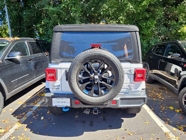 Used 2023 Jeep Wrangler Unlimited Sahara AWD/4WD image 4