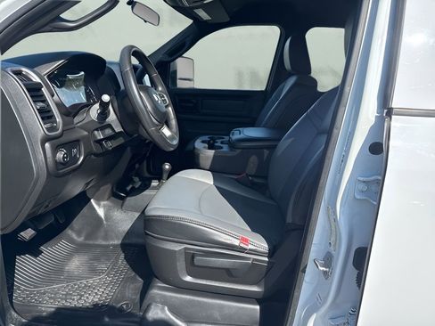 Used 2023 RAM 2500 Tradesman w/ Chrome Appearance Group image 9