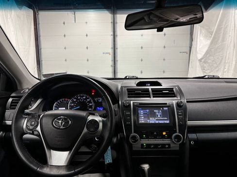 Used 2014 Toyota Camry SE FWD image 16