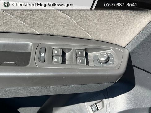Used 2023 Volkswagen Atlas Cross Sport SE AWD/4WD image 19
