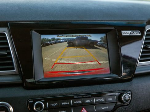 Used 2017 Kia Niro LX FWD image 9
