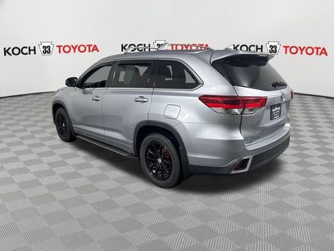 Used 2017 Toyota Highlander Limited AWD/4WD image 6