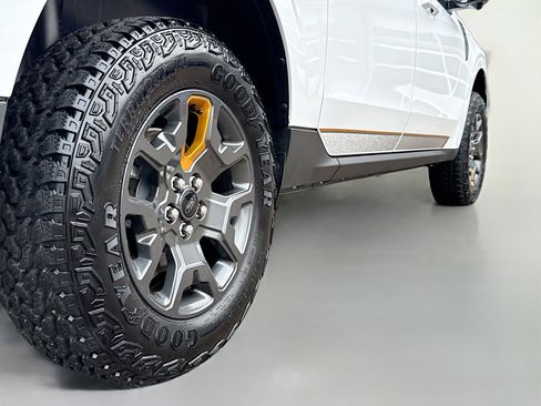 Certified 2025 Ford Maverick Tremor image 17