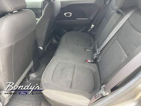 Used 2015 Kia Soul + FWD image 11
