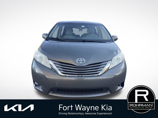 Used 2012 Toyota Sienna XLE w/ Entertainment Pkg FWD image 9