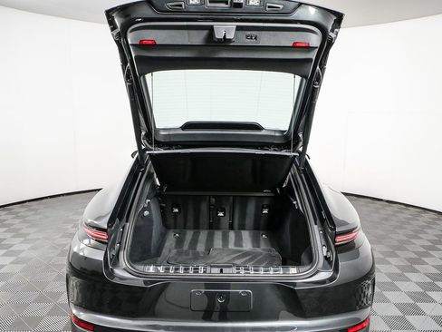 Certified 2025 Porsche Panamera 4 w/ Premium Package image 31