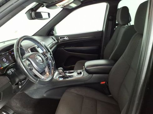 Used 2018 Jeep Grand Cherokee Laredo image 12