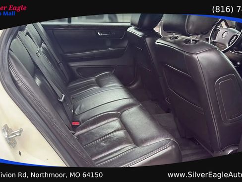 Used 2009 Cadillac DTS w/ Sun And Sound Package FWD image 12