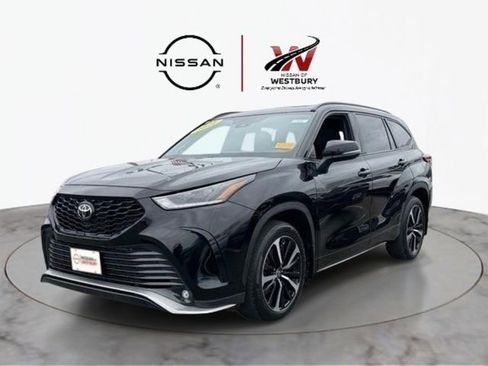 Used 2021 Toyota Highlander XSE AWD/4WD image 2