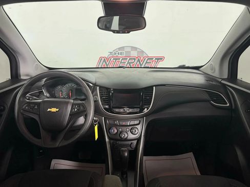 Used 2022 Chevrolet Trax LS w/ Tint and Cruise Package AWD/4WD image 11