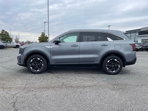 Used 2025 Kia Sorento S image 4