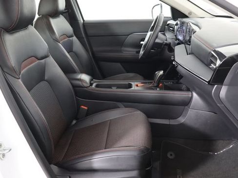 Used 2025 Nissan Kicks SR FWD image 19