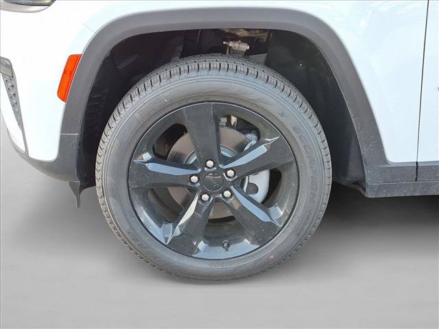 New 2026 Jeep Grand Cherokee Limited w/ Limited Altitude Package AWD/4WD image 10