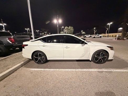 Used 2023 Nissan Altima 2.5 SR w/ SR Premium Package image 4