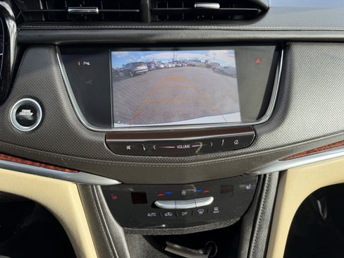 Used 2017 Cadillac XT5 Luxury w/ Driver Awareness Package image 5