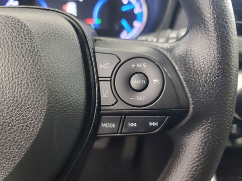 Used 2025 Toyota RAV4 XLE image 30