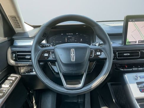 Used 2023 Lincoln Aviator AWD w/ Premium Package image 13