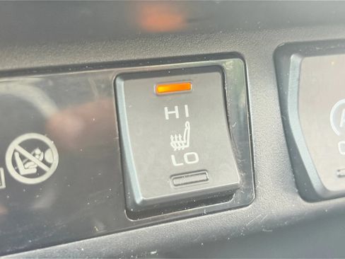 Used 2020 Toyota RAV4 XLE Premium AWD/4WD image 25