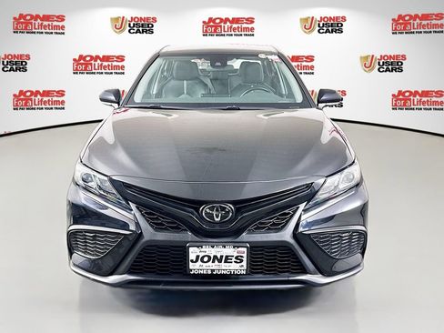 Certified 2022 Toyota Camry SE FWD image 11