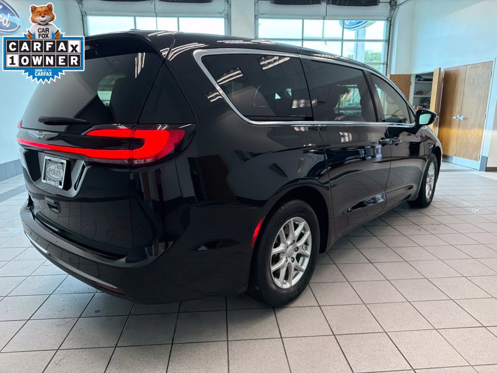 Used 2025 Chrysler Pacifica Select FWD image 19