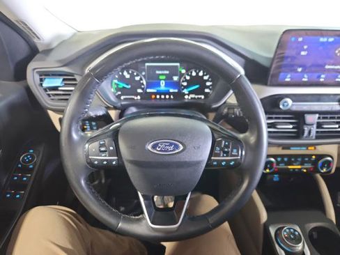 Used 2022 Ford Escape SE w/ Cold Weather Package FWD image 33