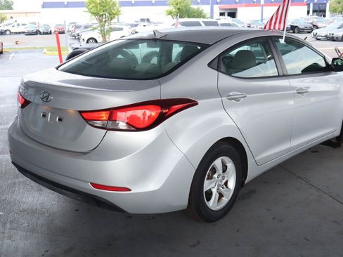 Used 2015 Hyundai Elantra SE FWD image 5