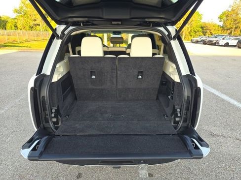 Used 2023 Land Rover Range Rover Long Wheelbase SE image 9