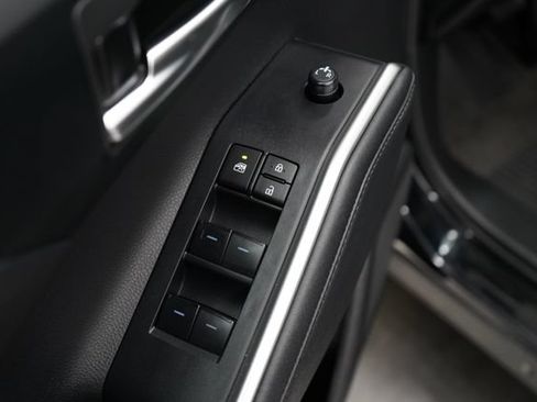 Used 2024 Toyota Highlander XLE AWD/4WD image 11