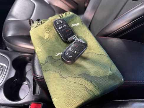 Used 2019 Jeep Cherokee Trailhawk w/ Comfort & Convenience Group image 45