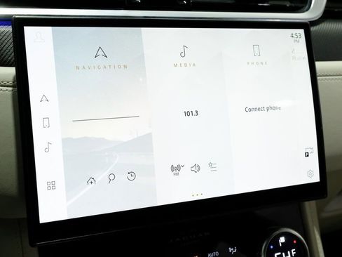 Used 2023 Jaguar F-PACE SVR image 22