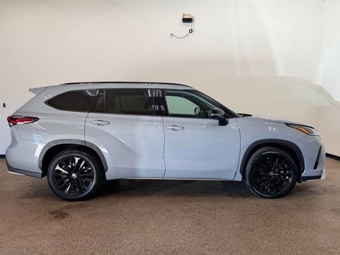Used 2025 Toyota Highlander XSE AWD/4WD image 7