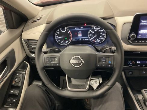 Used 2025 Nissan Rogue SV AWD/4WD image 16