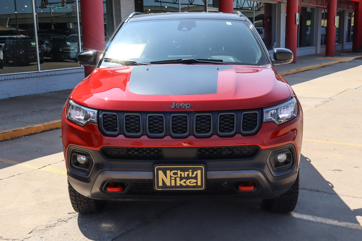 Used 2025 Jeep Compass Trailhawk AWD/4WD image 3