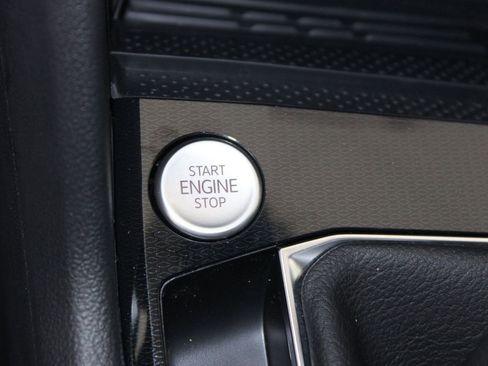 New 2025 Volkswagen Taos SE image 22