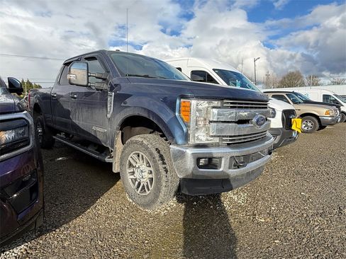 Used 2017 Ford F350 Lariat image 2