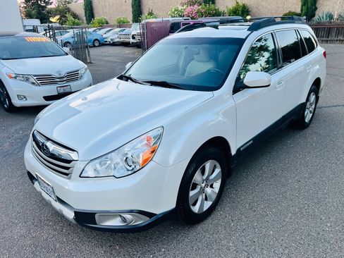 Used 2011 Subaru Outback 3.6R Limited w/ PWR Moonroof Pkg AWD/4WD image 1