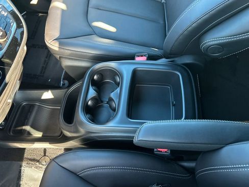 New 2026 Chrysler Pacifica Select w/ S Appearance Package image 19