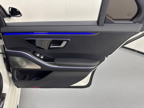 Used 2022 Mercedes-Benz S 500 4MATIC w/ AMG Line Package image 59