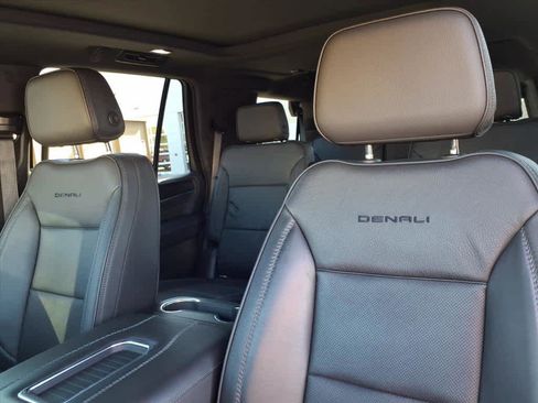 Used 2022 GMC Yukon Denali w/ Advanced Technology Package image 25