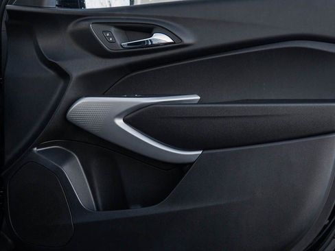 New 2026 Chevrolet Trax RS w/ Sunroof Package image 9