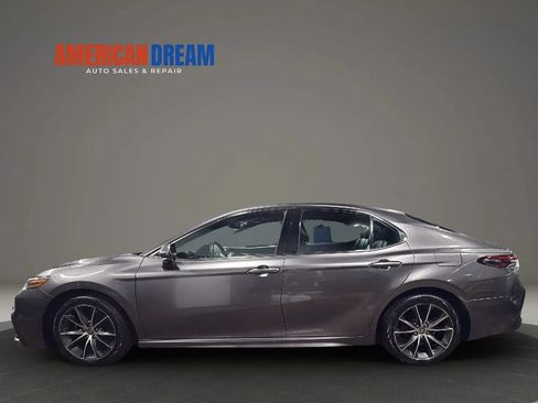 Used 2022 Toyota Camry XSE FWD image 2