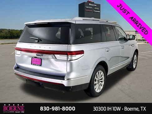 Used 2024 Lincoln Navigator Premiere AWD/4WD image 7