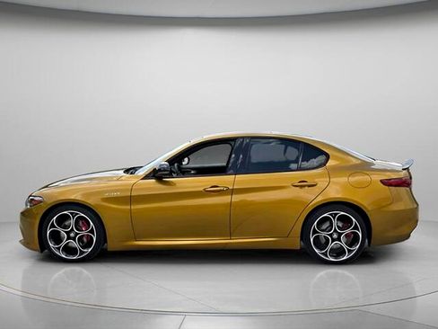 Used 2023 Alfa Romeo Giulia Veloce RWD image 3