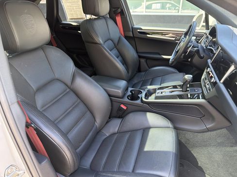 Used 2023 Porsche Macan S AWD/4WD image 2