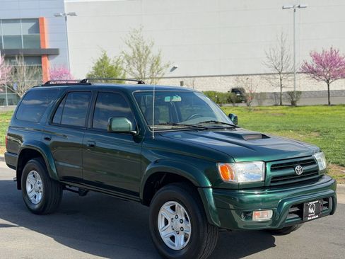 Used 2000 Toyota 4Runner SR5 image 2