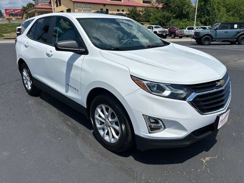 Used 2020 Chevrolet Equinox LS w/ LS Convenience Package AWD/4WD image 3