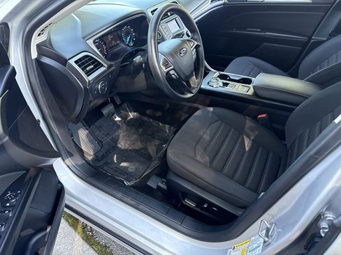 Used 2018 Ford Fusion SE FWD image 16