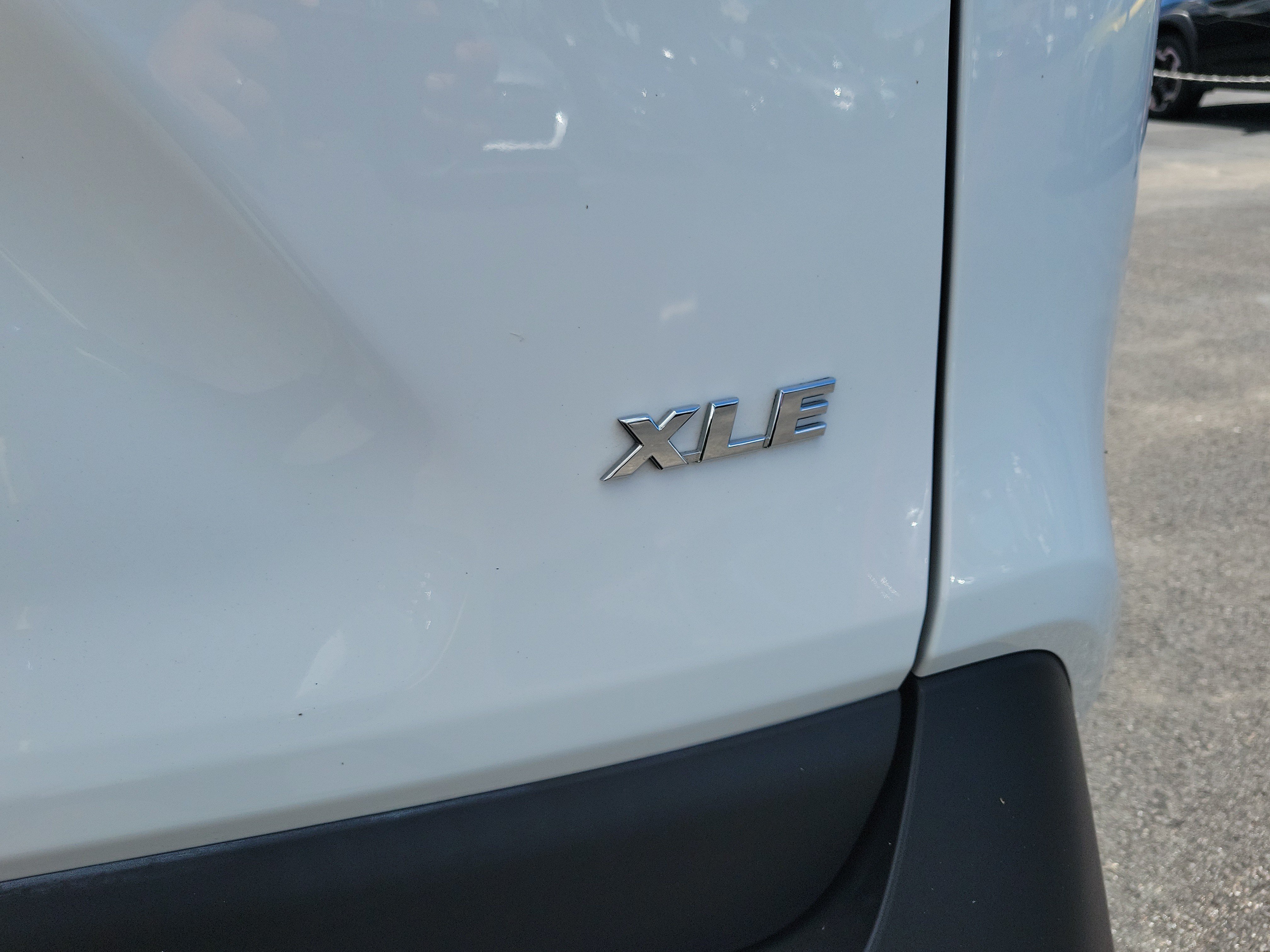 Used 2025 Toyota RAV4 XLE w/ Convenience Package FWD image 10